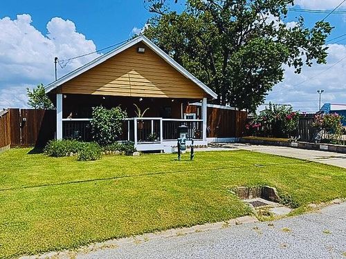 908 Lakin Ave, Pasadena, TX, 77506-1713 | Card Image