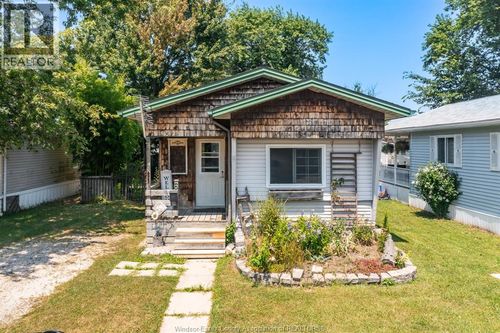 6 Maple Dr, Mcgregor, ON, N0R1J0 | Card Image