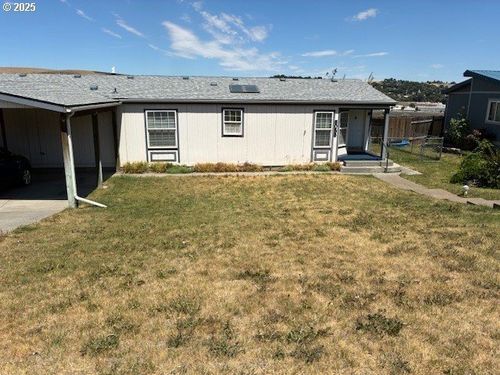 3055 Sw River View Dr, Pendleton, OR, 97801-1796 | Card Image