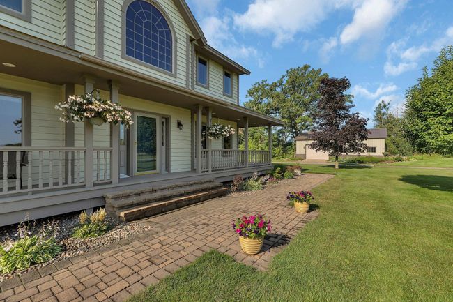 824 Main St W, House other with 4 bedrooms, 4 bathrooms and null parking in Saint Stephen MN | Image 54