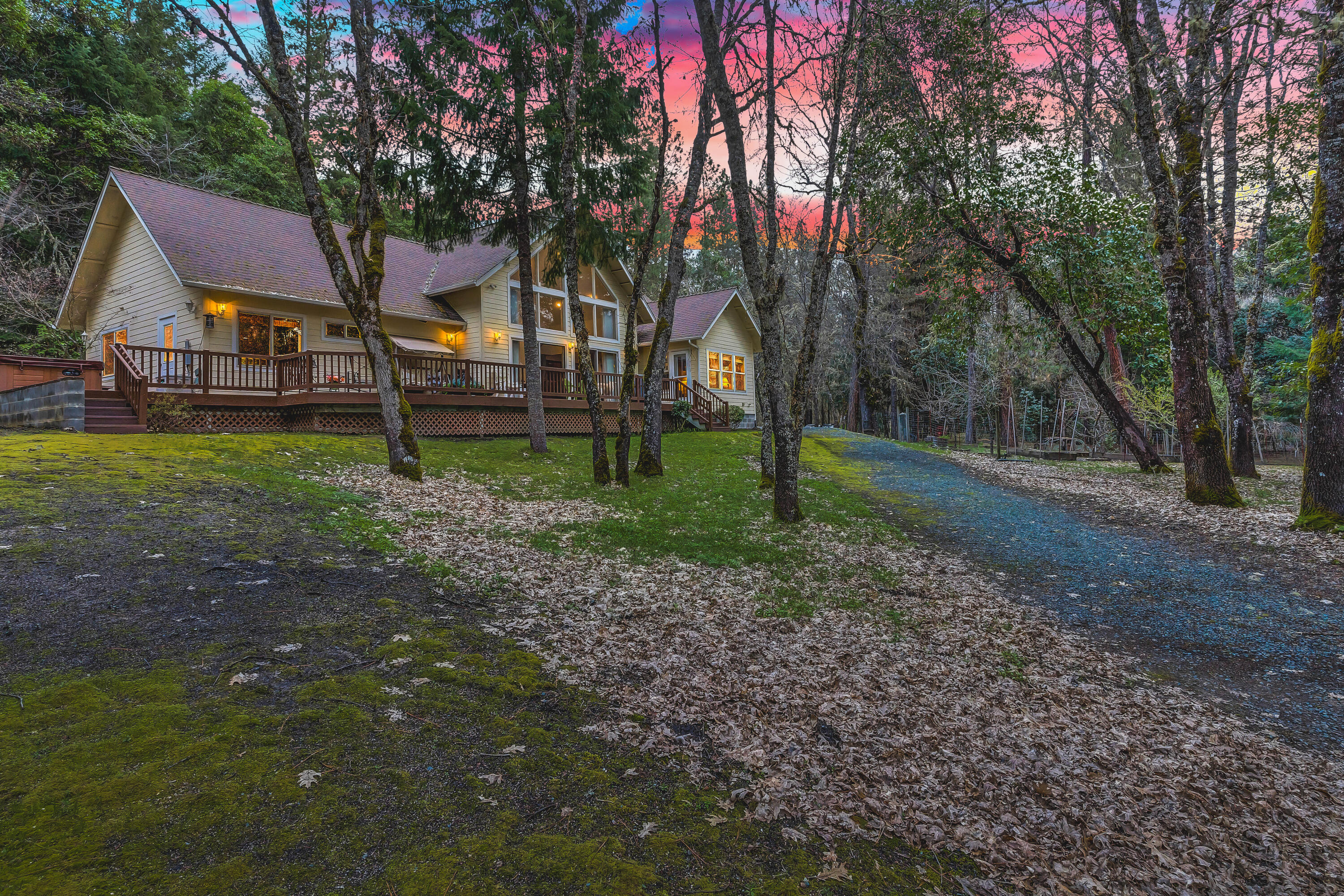 Pinecrest Dr, Grants Pass, OR 97526