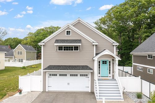 173 Beach Rd, Salisbury, MA, 01952-2213 | Card Image