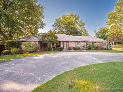 1 Golf View Cir, Mcalester, OK, 74501-7246 | Card Image