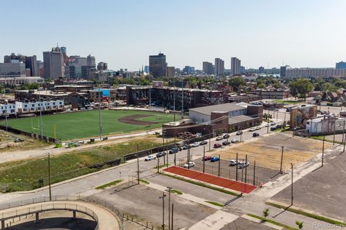 2287 Cochrane St, Detroit, MI, 48216-1365 | Card Image