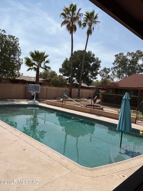 7724 E Tanque Verde Ln, Tucson, AZ, 85715-4273 | Card Image