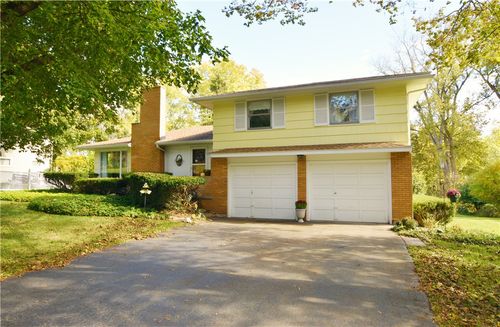 97 Highledge Dr, Penfield, NY, 14526-2407 | Card Image