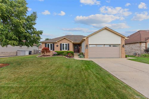 53076 Black Creek Dr, Chesterfield, MI, 48047-5957 | Card Image