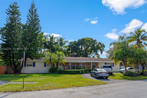 8200 Sw 164th St, Palmetto Bay, FL, 33157-3639 | Card Image