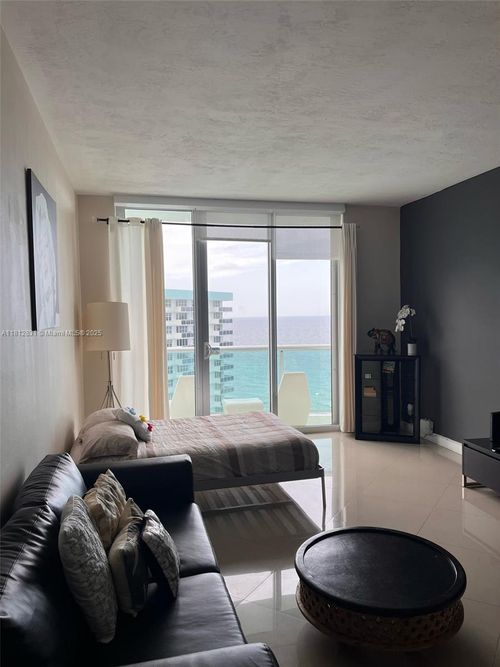 ph16y-3801 S Ocean Dr, Hollywood, FL, 33019-2925 | Card Image