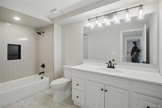 6620 Red Cedar Ln, Condo with 3 bedrooms, 3 bathrooms and null parking in West Bloomfield MI | Image 33