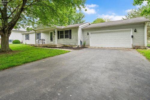 104 Ken Lee Dr, Green Springs, OH, 44836-9658 | Card Image