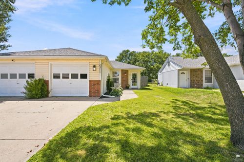 2311 Willow Ln, Manhattan, KS, 66502-7627 | Card Image
