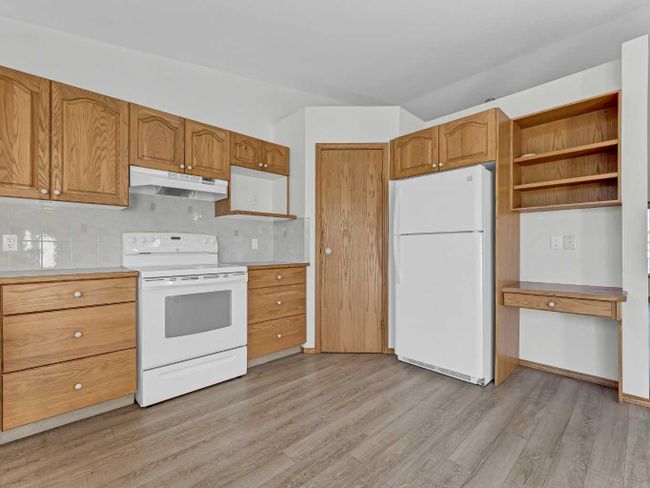 611 2 Street Se, Home with 3 bedrooms, 1 bathrooms and 2 parking in Redcliff AB | Image 9