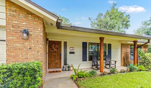 2040 Larchmont Dr, DELAND, FL, 32724-8323 | Card Image