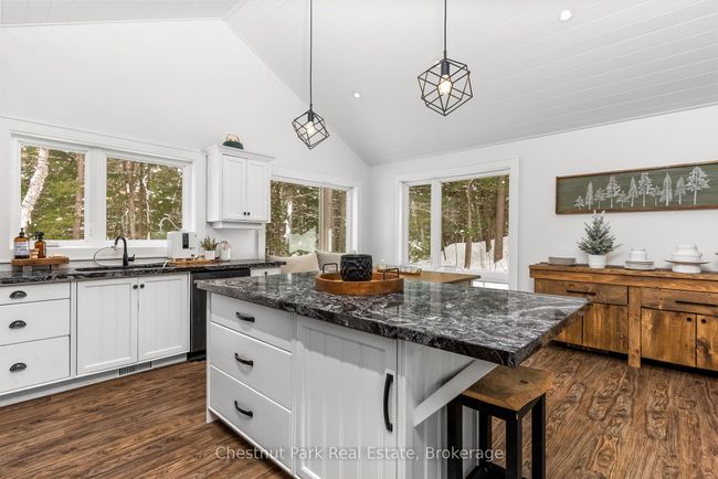 1010 Leonard Lake Rd, House other with 3 bedrooms, 3 bathrooms and 6 parking in Bracebridge ON | Image 11