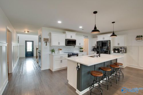 109 Wyatt Miles Ln, Toney, AL, 35773-5804 | Card Image