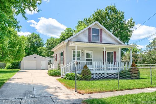 1314 Carman St, Burton, MI, 48529-1206 | Card Image