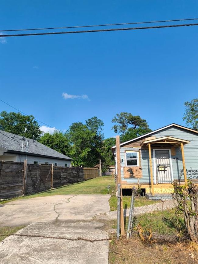 8118 Double Ave, House other with 2 bedrooms, 1 bathrooms and null parking in Houston TX | Image 8