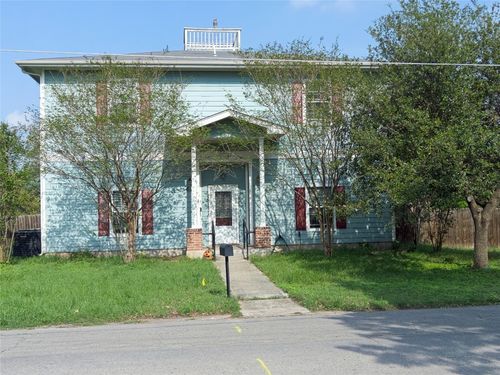 618 Pecos St, Lockhart, TX, 78644-2032 | Card Image