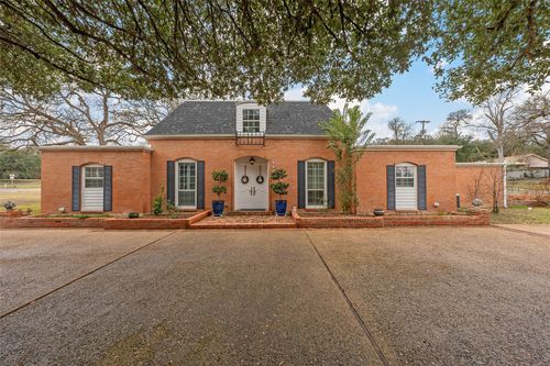 701 Fonville Dr, Marlin, TX, 76661-2204 | Card Image