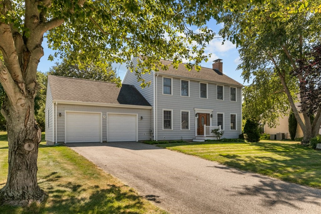 Pequot Ln, Middletown, RI 02842