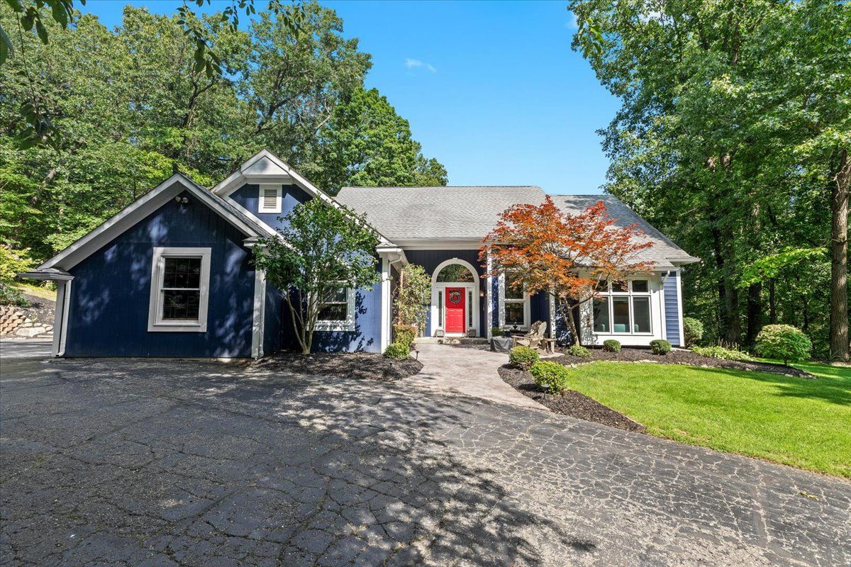 Brighton Oaks Trl, Brighton, MI 48116