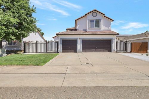 8401 Carriage Oaks Way, Antelope, CA, 95843-3730 | Card Image
