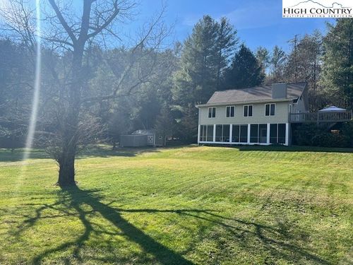 567 Daniel Daughters Dr, West Jefferson, NC, 28694-9229 | Card Image