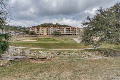 101-20 Tapatio Dr E, Boerne, TX, 78006-9433 | Card Image
