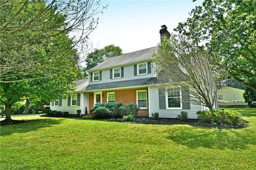 825 Ravine Dr, Youngstown, OH, 44505-1611 | Card Image