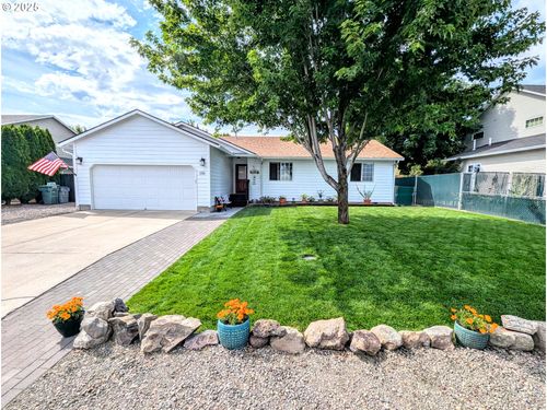 2506 E N Ave, La Grande, OR, 97850-3854 | Card Image
