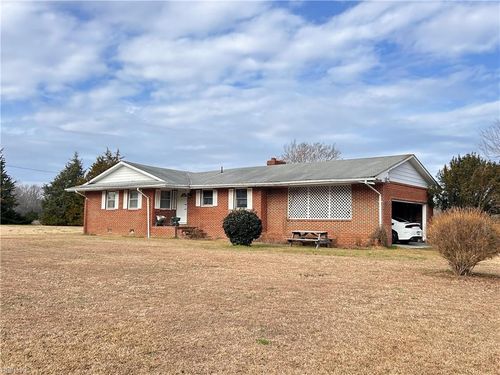 584 Gilpark Rd, Dendron, VA, 23839-2004 | Card Image