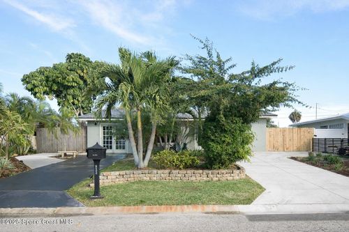 833 Chickasaw Ave, Melbourne, FL, 32935-8812 | Card Image