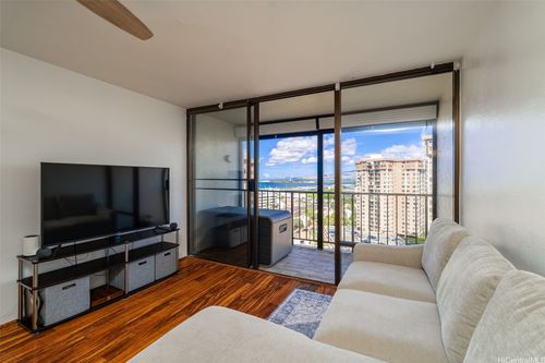 17h-98-500 Koauka Loop, Aiea, HI, 96701-4542 | Card Image
