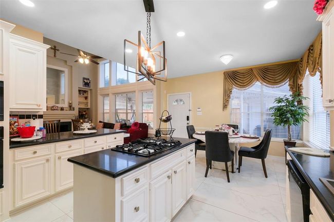 12427 Shadycrest Dr, House other with 5 bedrooms, 4 bathrooms and 2 parking in Houston TX | Image 7