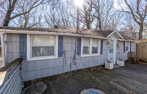 47 Woodcliff Trl, Calverton, NY, 11933-1249 | Card Image