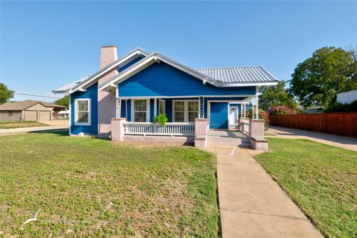 1001 E Wells St, Stamford, TX, 79553-4909 | Card Image