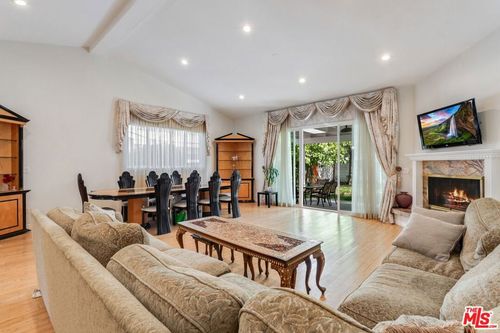 22616 Berdon St, Woodland Hills, CA, 91367-4301 | Card Image