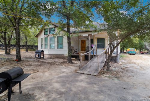 21925 Priest Rd, Elmendorf, TX, 78112-9714 | Card Image