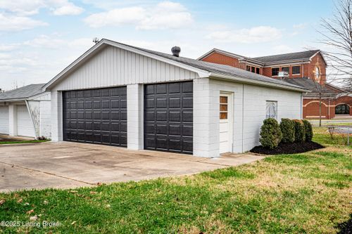 9109 Seaforth Dr, Louisville, KY, 40258-1605 | Card Image