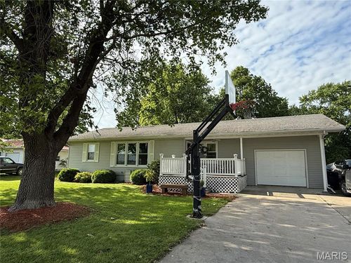 609 E Clark St, La Plata, MO, 63549-1303 | Card Image