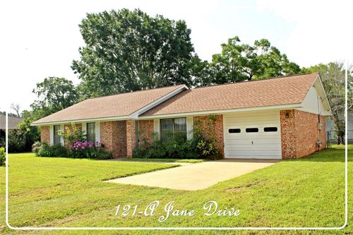 121 A Jane Dr, Columbus, TX, 78934-2715 | Card Image