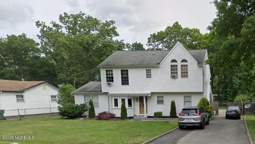 137 Ronald Rd, Lakewood, NJ, 08701-6054 | Card Image