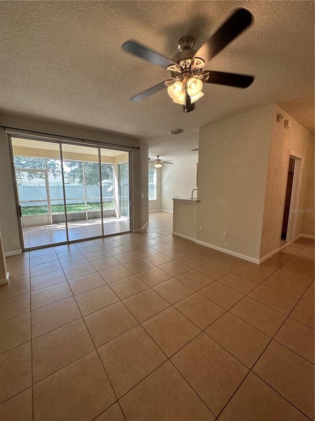 Living Area | Image 8