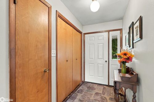 4224 120th Ave, Burlington, IA, 52601-8960 | Card Image