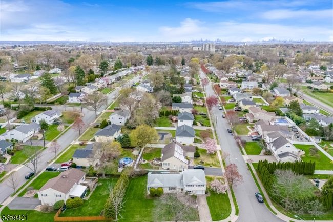167 Rolling Hills Rd, House other with 5 bedrooms, 3 bathrooms and null parking in Clifton NJ | Image 25