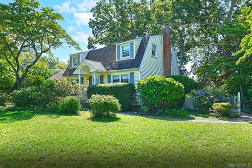20 Brook Ln, Smithtown, NY, 11787-4522 | Card Image