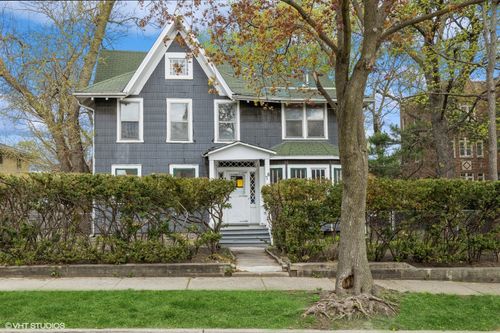 78 Pine Ave, Riverside, IL, 60546-2179 | Card Image