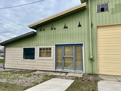 304 S Wayne St, Fremont, IN, 46737-2090 | Card Image