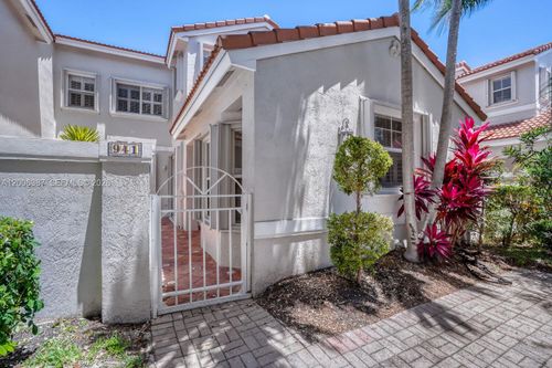 941 Doveplum Ct, Hollywood, FL, 33019-4873 | Card Image